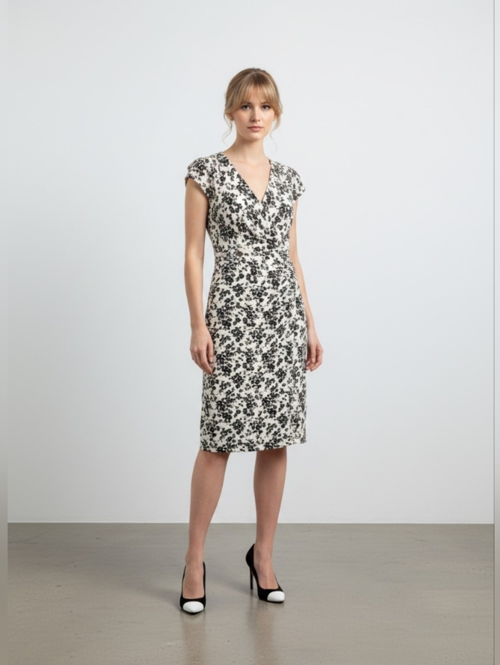 Black White Floral Wrap Midi Dress Ruched Waist Cap Sleeve Size 2 Ralph Lauren
